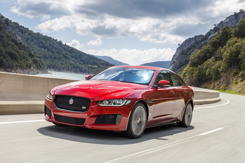 Geavanceerde motortechniek in Jaguar XE, XF en F-PACE 