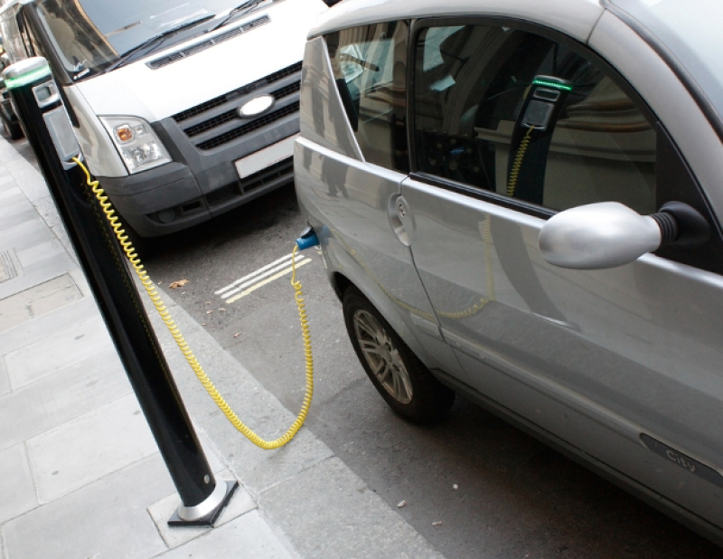 'Werkgevers moeten elektrisch rijden meer gaan stimuleren'