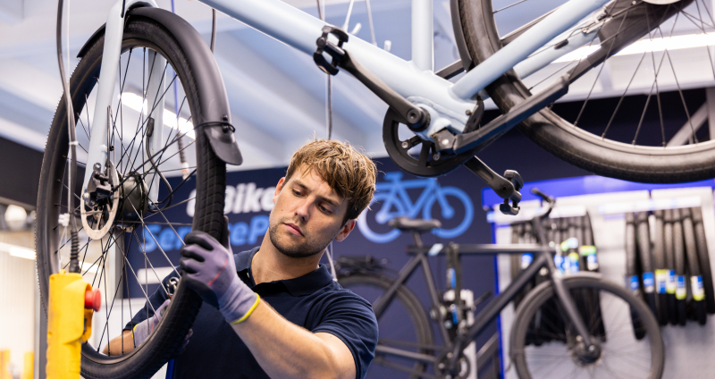 KwikFit helpt Amslod-klanten uit de brand met professionele service voor hun e-bikes 