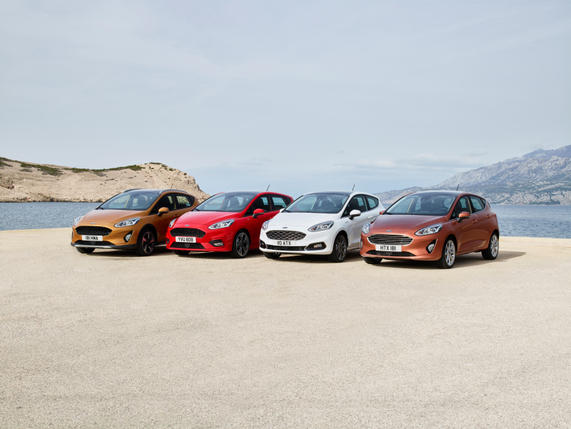 Ford Fiesta Trend en Titanium in de showroom