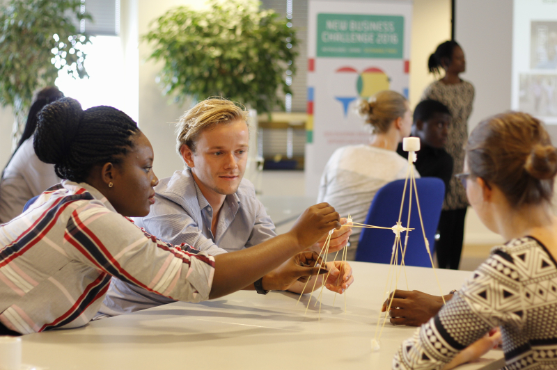 Studenten uit Nederland en Ghana helpen ondernemers