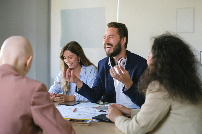 Arbeidsmarkt-update derde kwartaal 2024: steeds meer mensen op zoek naar (ander) werk en steeds meer vaste contracten