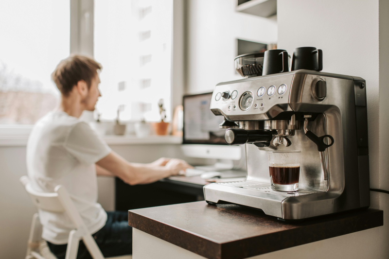 Welke koffiemachines zijn er geschikt voor op kantoor?