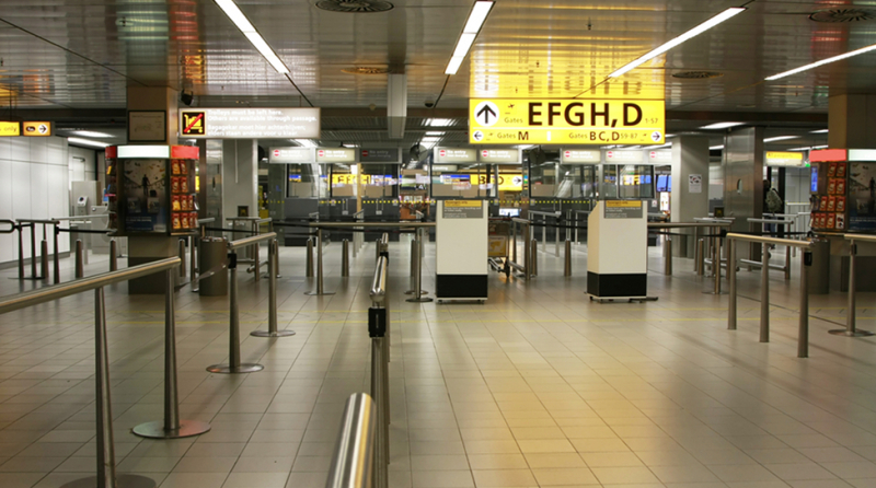 Schiphol opent balie voor aanvraag paspoort en DigiD