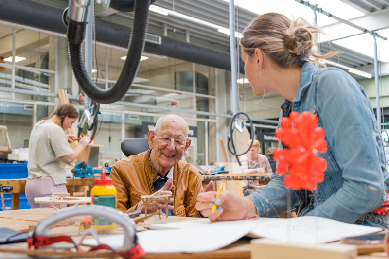 SintLucas-studenten transformeren binnentuin voor Vitalis Brunswijck met MEDITE SMARTPLY