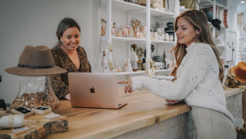 Rosa en Joost helpen lokale winkeliers om online gevonden te worden door shoppers