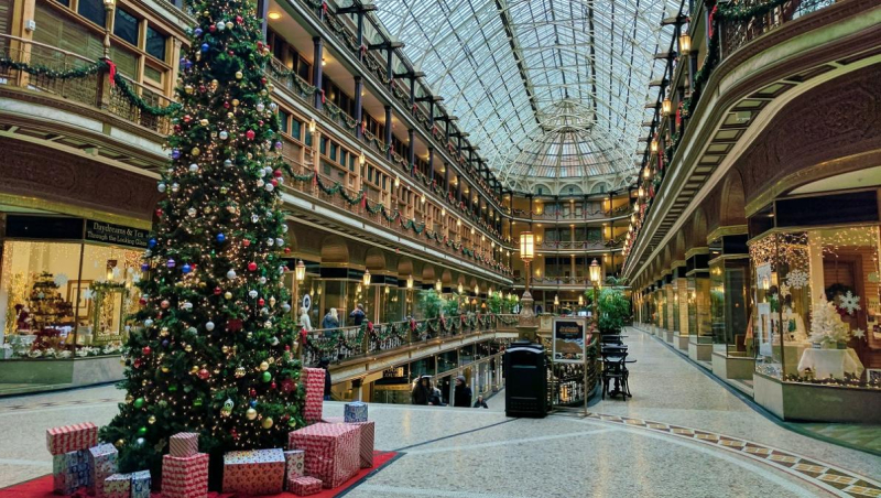 Stappenteller Nederlanders slaat op hol tijdens shoppen cadeaus feestdagen