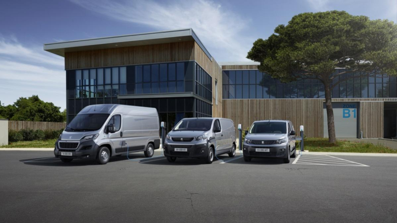 Op vol vermogen! PEUGEOT richt met zijn 100% elektrische bedrijfsauto's op de positie van marktleider