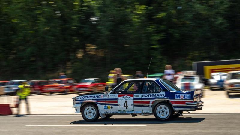 Rallylegende Walter Röhrl achter het stuur van legendarische Opels