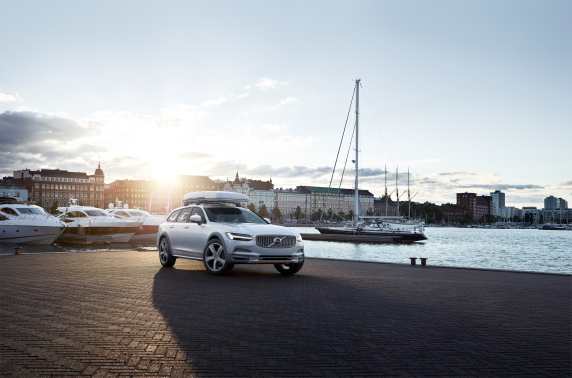 V90 Cross Country Volvo Ocean Race gaat strijd aan met plastic soep