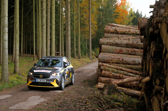 Timo van der Marel op podium in eindklassement Opel e-Rally Cup