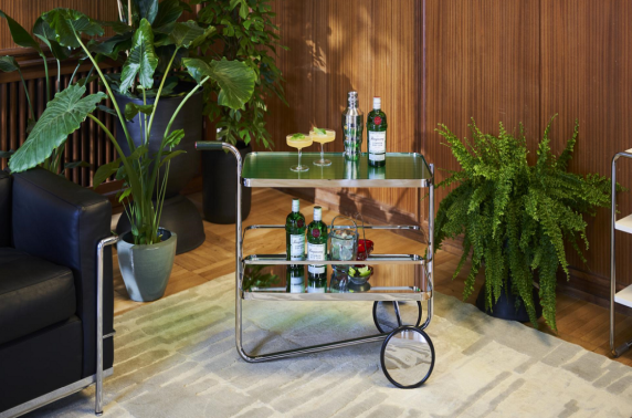 Gin-merk Tanqueray and toonaangevend designhuis Thonet slaan handen ineen