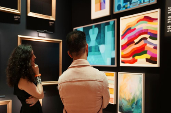 Bezoekers van Art Basel 2024 kunnen kunst nu ook op The Frame bewonderen